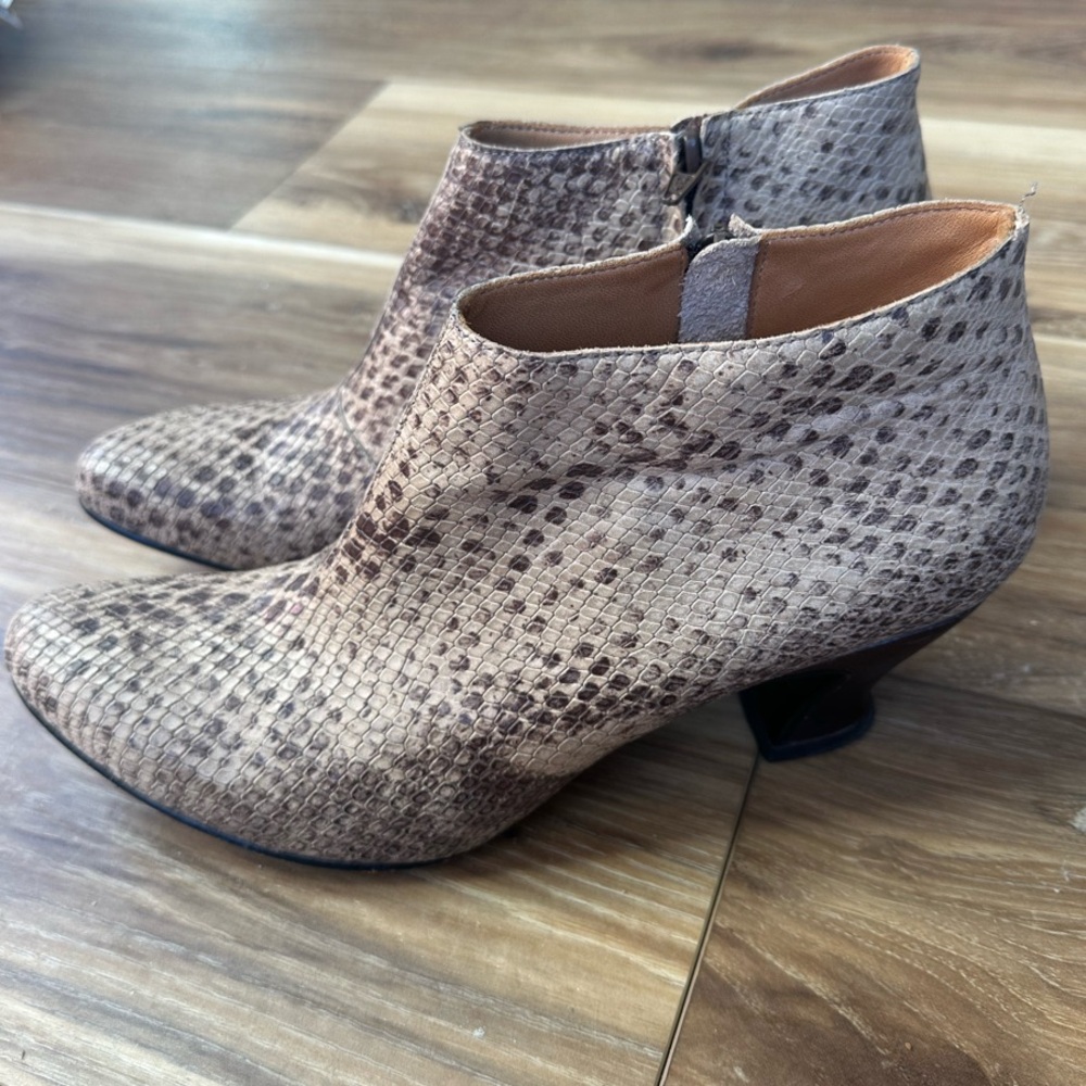 John Fluevog Brown Ankle Boots with Woven Leather Design - Picture 2 of 11